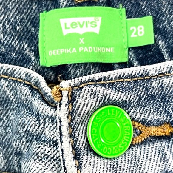 Levi’s x Deepika Padukone Ribcage High Rise Boyfriend Jeans 28/6 Light Blue Wash - Picture 10 of 17